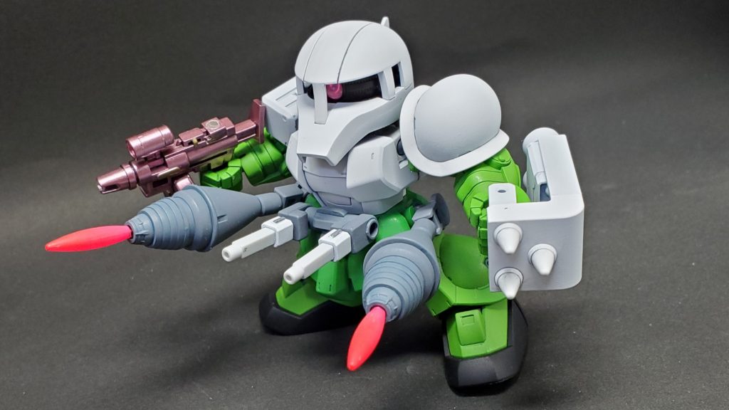 高性能ではないが操作感に癖がなく、武装もビームと実弾のバランスが取れており対応力が高い。それでいてビームスパイク・シュツルムファウストによって「強力な一撃」も期待できるため、イカスクイッドの中で本機は「機体選択に迷ったらコレ」というポジションにある。