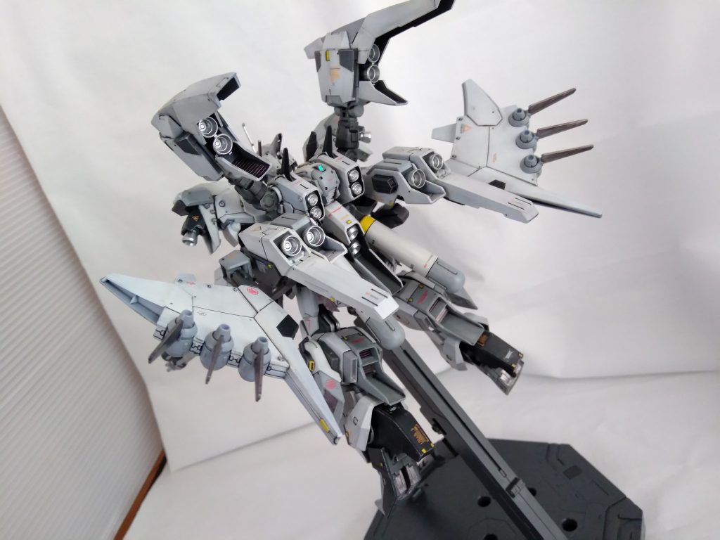 トーリス・リッターのトライブレードとインコムは一緒になってるとの話ですが、どうやって使うのかずっと謎でした。しかし、Gジェネ　ジェネシスの実況動画を見る事でようやく謎が解けました。どうやら、ブレードつけっぱなしのままインコムとして動く事も出来るし、ブレードだけぶっぱする事も可能なようです。いやはや便利な武器ですね…