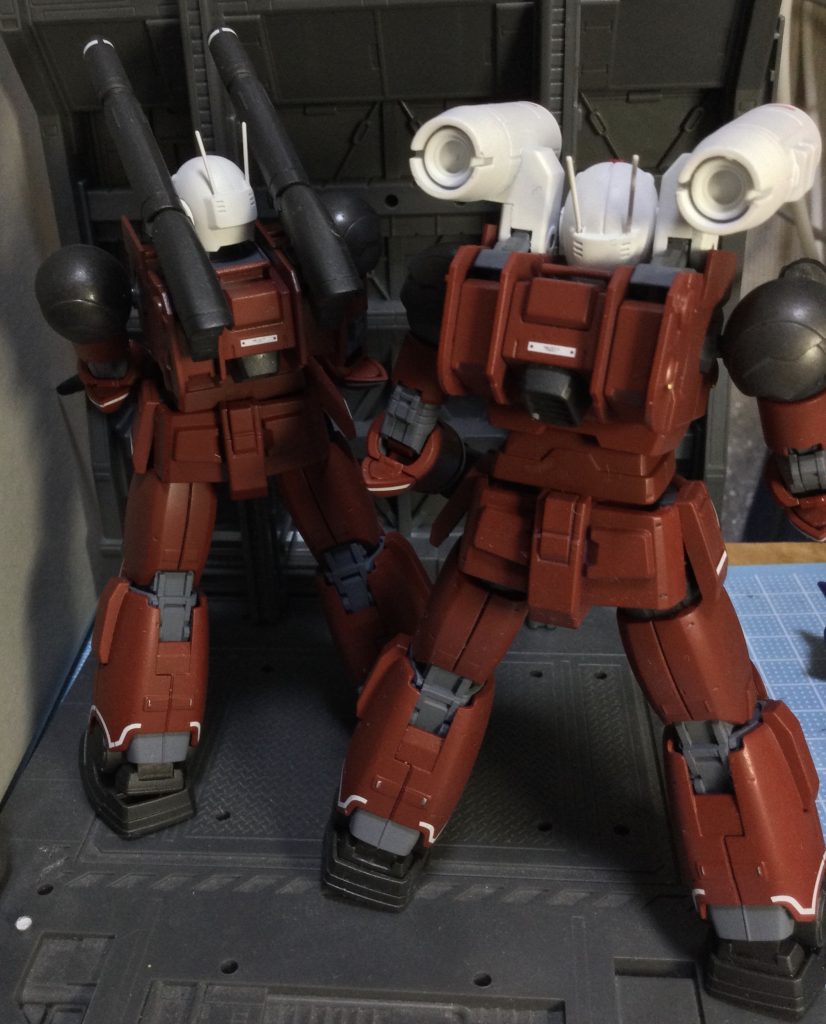 めんどくさいからとかじゃなくて敢えて後姿は改造せずに後姿はオリジナル仕様です。いや、めんどくさいとかじゃないんよ。一年戦争末期頃にはガンダムのマリメッコ・コーティング同様に各機体チューンアップされ、最終決戦・後期型とも呼べるガンキャノンに仕上がっていたのであった!!とかね。妄想を膨らますだけで白飯3杯はいけます。よくよく考えたら昭和のガンプラブーム時も、MSVを敢えてノーマルとして仕上げるという風潮はありましたね。マインレイヤーザクをノーマルにしたり、1/100パーガン・フルガンの中身をノーマルとしてみたり。当時の自分はそんな技術も持ち合わせていませんでしたが、そんな改造も手軽に試せる…いい時代になったものだ…‼︎現場からは以上です。ご覧頂き有難うございました。