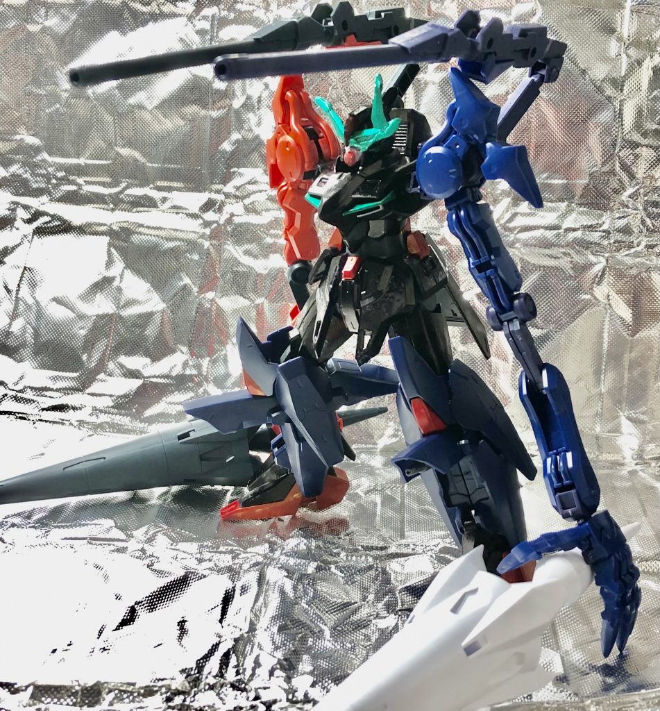 必殺技:「ヘル・バースト」パーツオープンとランスを使い、バックパックから最大出力の砲撃。量産型のMSなら塵と化す。