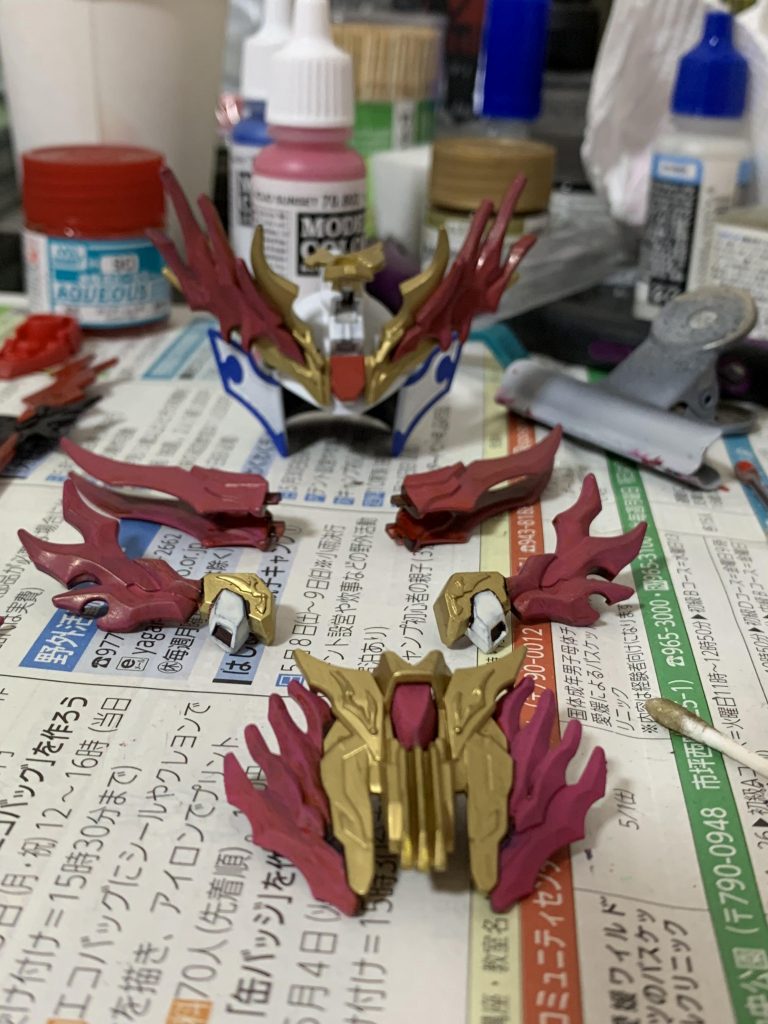 1番悩んだ炎の塗装。結局ガイアノーツのブラスレッドを塗っただけでは満足できず、グラデーションのような形でファレホのサンセットレッドを塗ると自分好みに出来ました(*´°`*)