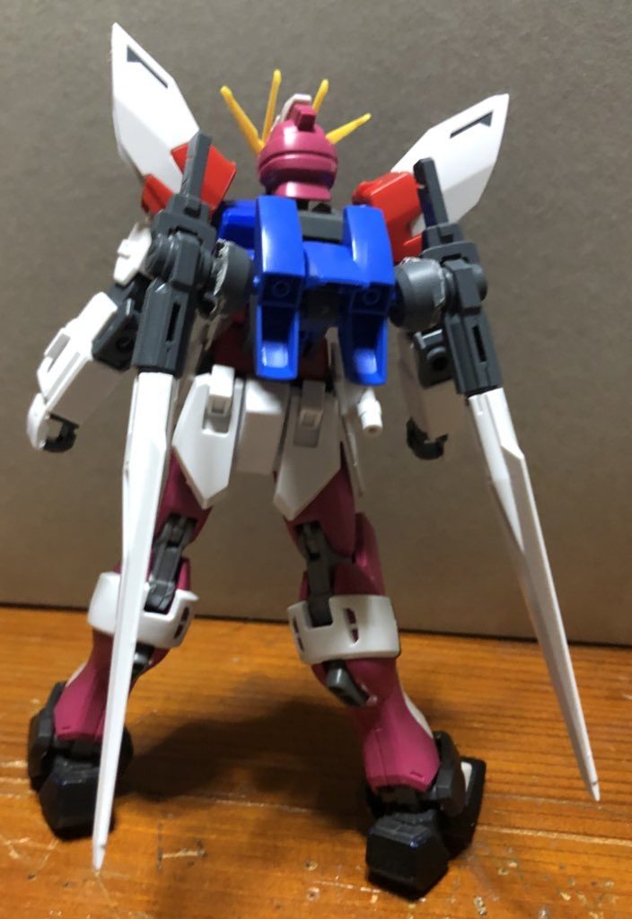 バックパックは、ダブルオーダイバーエースのバックパックとダブルオーのGNライフルソードをミキシングしました