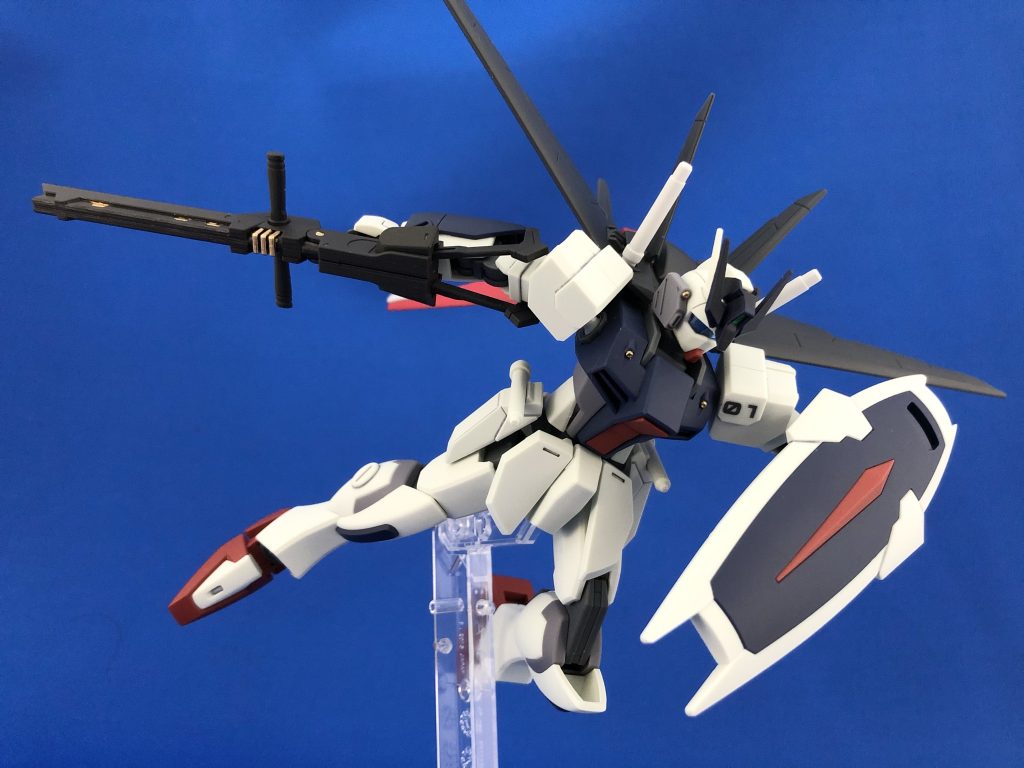 機動性を重視したカスタム機と言う設定、アンテナにビルドMk-2のものを加え、ややヒロイックな面持ちにしました。