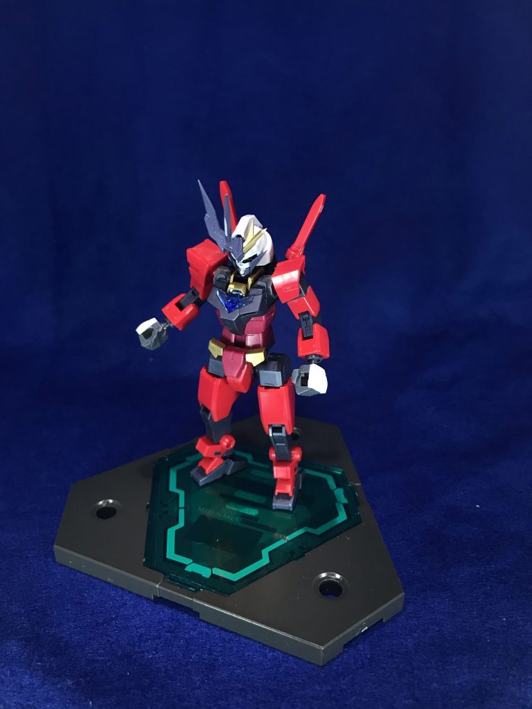 ユニット1フェイクコア本機の格闘、潜入用機体。コアガンダムの軽さを活かして速度と小回りが効く戦闘を得意とする。