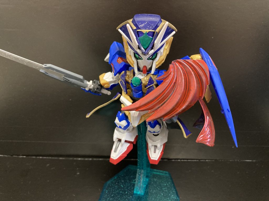 趙雲、ベンジャミンをベースに作りました。ネオフランス代表のガンダムローズや、仮面ライダーダークゴーストのナポレオン魂を参考にシルエットを考えました。