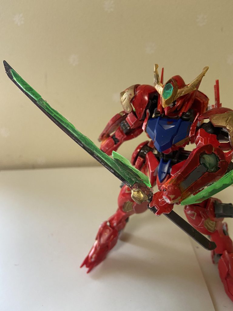 GN太刀改、GN太刀をダブルオーライザーやエクシアR 2のGNソードを元に改良を加えた武装、従来の粒子を飛ばす機能のほかに、熱変換機能の影響で切断能力自体も上がっている。