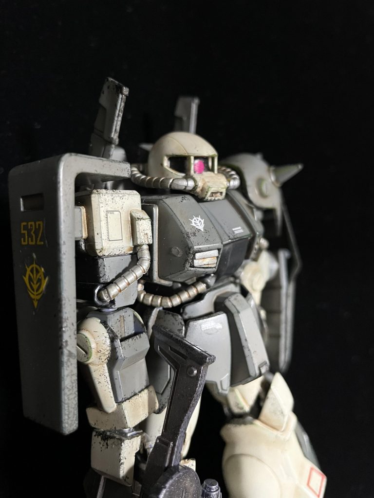 古いキットなので顔面など目立つ部分に合わせ目が多いので丁寧に合わせ目を消しました。