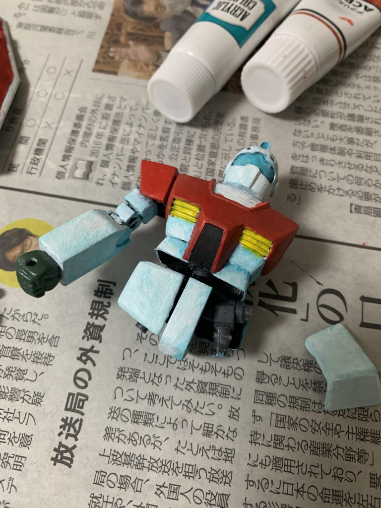 ある程度塗れてきたところただ、アクリル絵の具塗装は塗膜が弱いため簡単に削れてしまいところどころ色がハゲています。…可動域向上とアクリル絵の具塗装とは相性最悪なのでしたwなんでやったし😱クロスシルエットフレームによる可動向上とアクリル塗装、どちらも精進あるのみですね😞