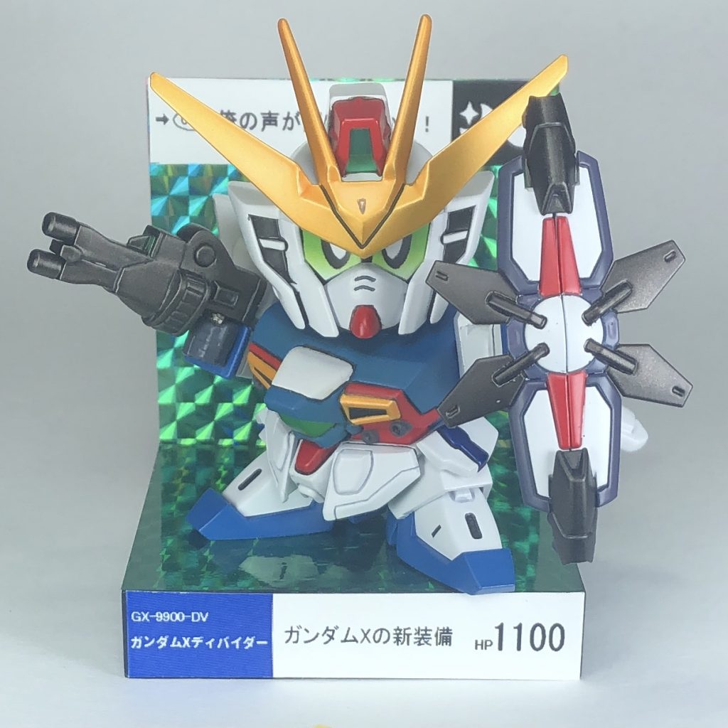 ディスプレイベースも作りました。背景の緑は、旧キット1/100ディバイダーの箱絵を意識してます。