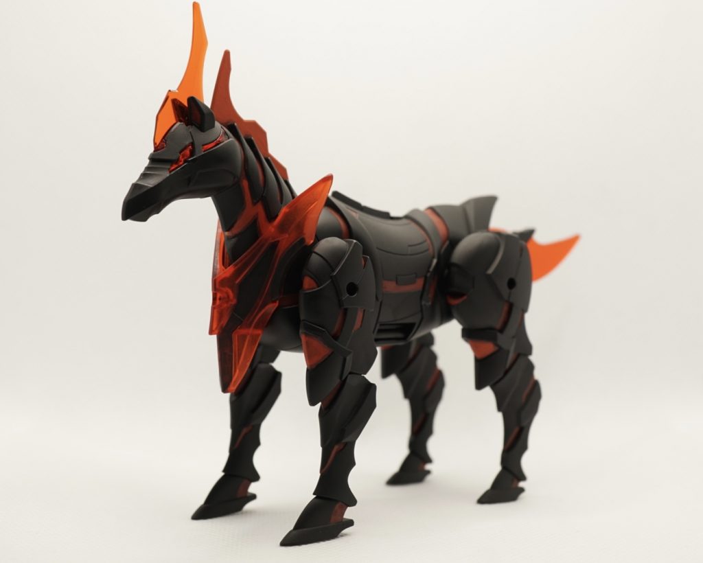 ウマ単体。シタデルの黒スプレーで全体を塗装し、赤を筆塗りで部分塗装。