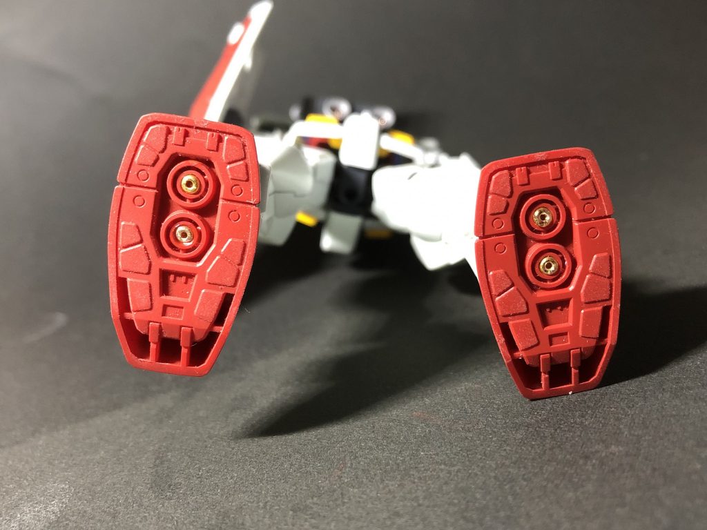 それっぽく見えるようにビーズを接着してみました。って、足裏じゃ見えないじゃん。