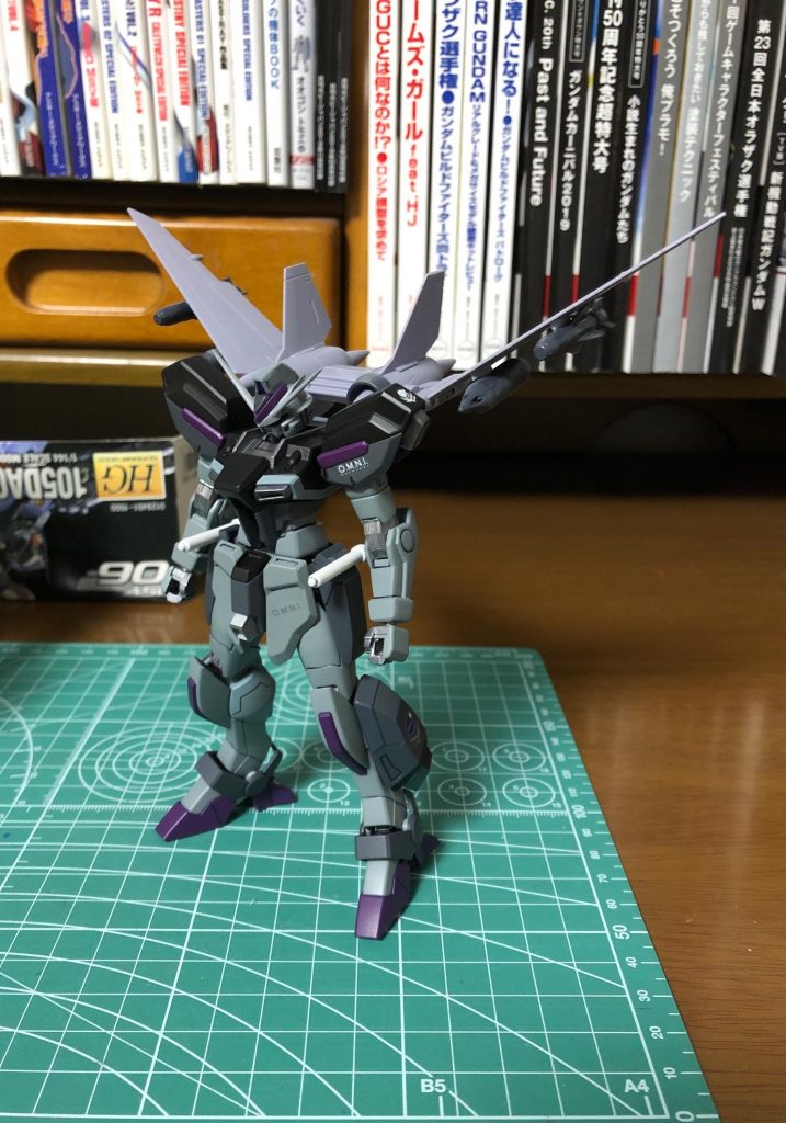 本体完成!が、なんかガンダムフェイスがしっくり来なかったので急遽変更(˘ω˘ ≡ ˘ω˘)