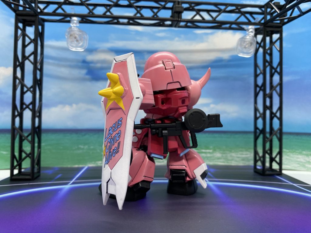 上半身はBBにクロスシルエットフレームを仕込んでます。腰はHGを使用、足回りをSDザクから改造して作ってます。特に脹脛を纏めるのが大変でした💦