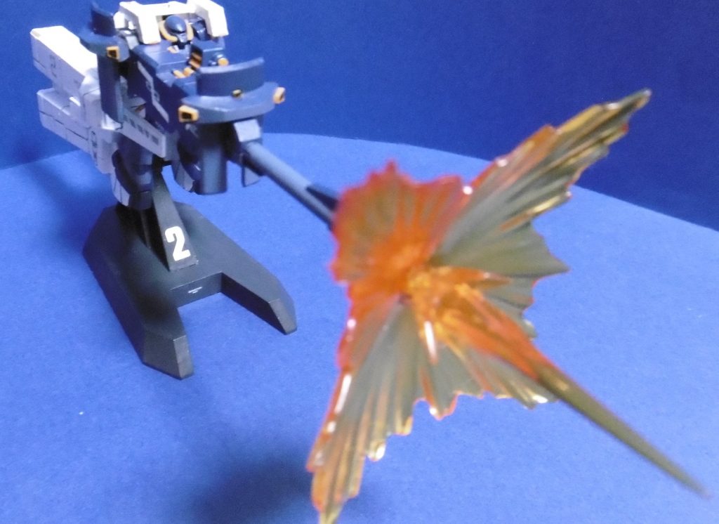 ロングレンジ・ビームキャノンの砲口を2.9mmドリルで開口し、マズルエフェクトを差せるようにしました。