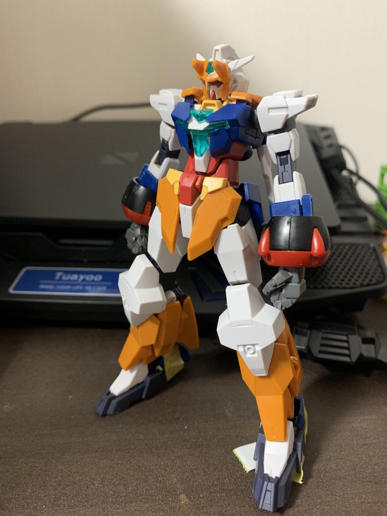 コアガンダムⅡにサタニクスとメルクワンを組み合わせながらアーマーを作成。腕部はSDCSのガオガイガーから持ってきています