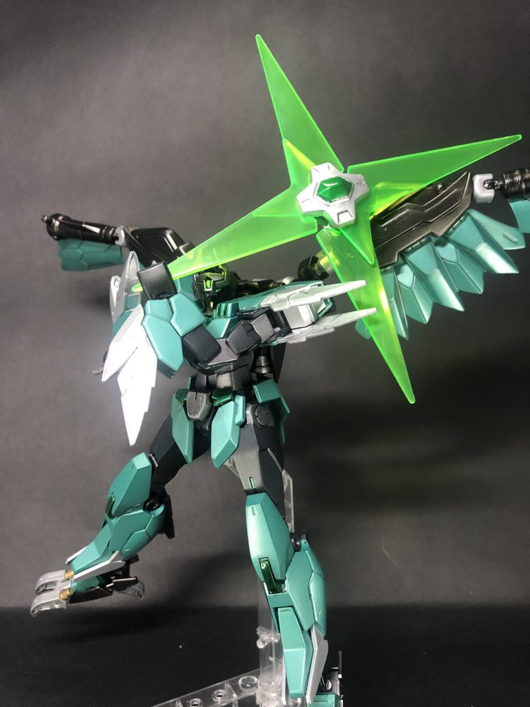 ビーム手裏剣、最大出力…。敵を切り刻め!そしてもはや通例行事ではありますが…やっぱり残ったフレームも変形しますよ!ギゴガゴゴ!