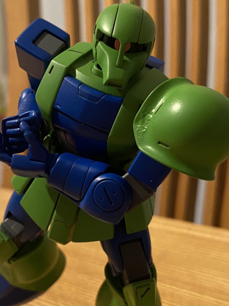 缶スプレーは慣れてないねー、アニキ。 