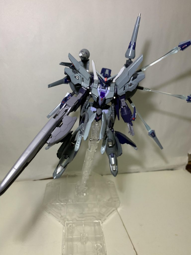 ドラグーンはレジェンドの物とドレッドノートの物を2種類装備。ドレッドノートの物は有線式の為、本体からエネルギー供給を受けるので高出力。