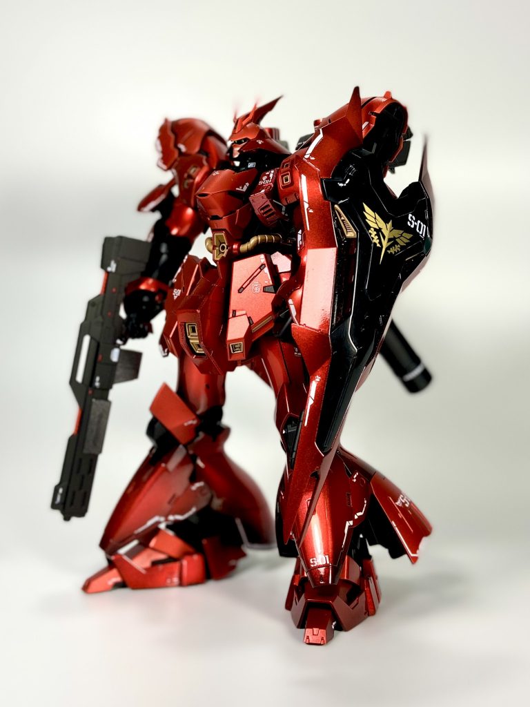 ヤスリは８００番まで整えて、黒サフ、シルバー、クリアレッド、ウレタンクリアの順番で塗装してます。