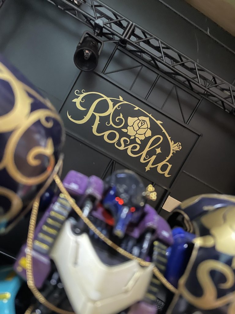 LIVE会場をイメージした格納庫です！