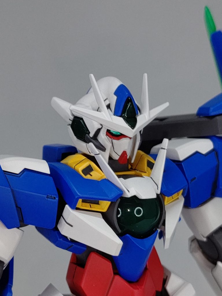 アンテナは折れやすくならない程度に削りました。