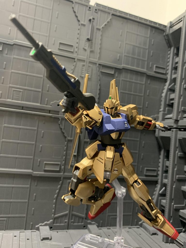 ここからはアクションポーズです。「そこかっ！」