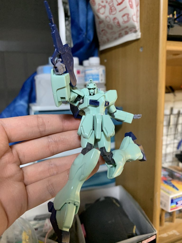 膝、股間、腰、肩間接の改装、お腹延長、マスク位置調整。手首は旧キットVガンダムシリーズの武器セットから。スレンダー美人だし女性パイロットだしポージングは許してください。モチベーション管理に失敗して久しぶりの投稿!