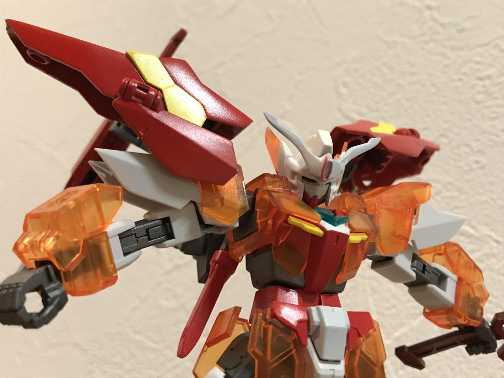 イージスナイトのパーツをつけることでブレイズガンダムに近づけることができました。アニマリゼの余剰パーツである各クリアーのアーマーをオレンジに塗装し、炎をイメージしてみました。