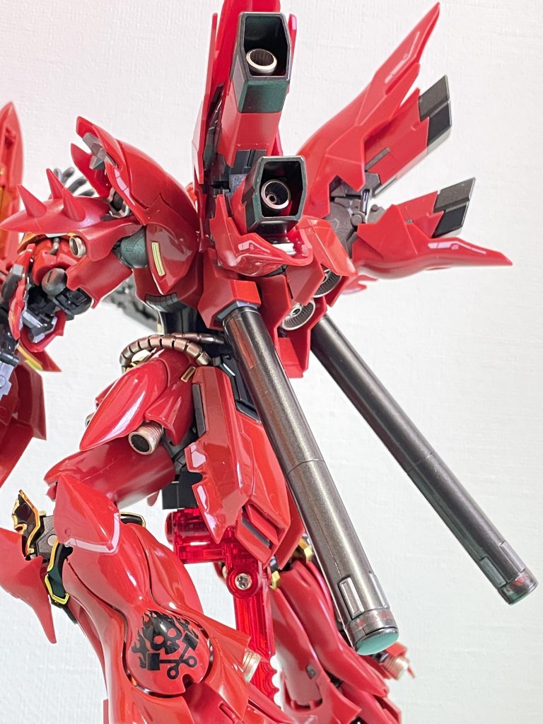 プロペラントタンクは黒鉄色に塗装してます。