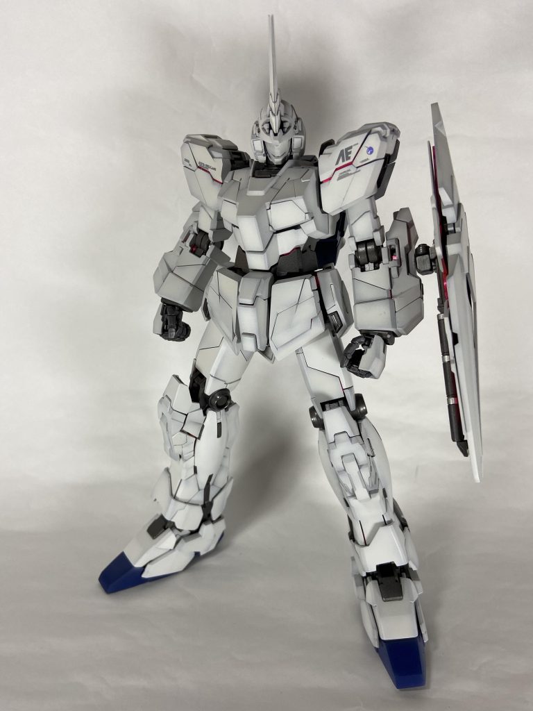 ユニコーンモードでも少しマッシブに見えるよう肩が小さいので肩を大型化と取付け位置を変更。二の腕と太ももを幅増し。つま先の延長とラインを崩さないように上にも延長。