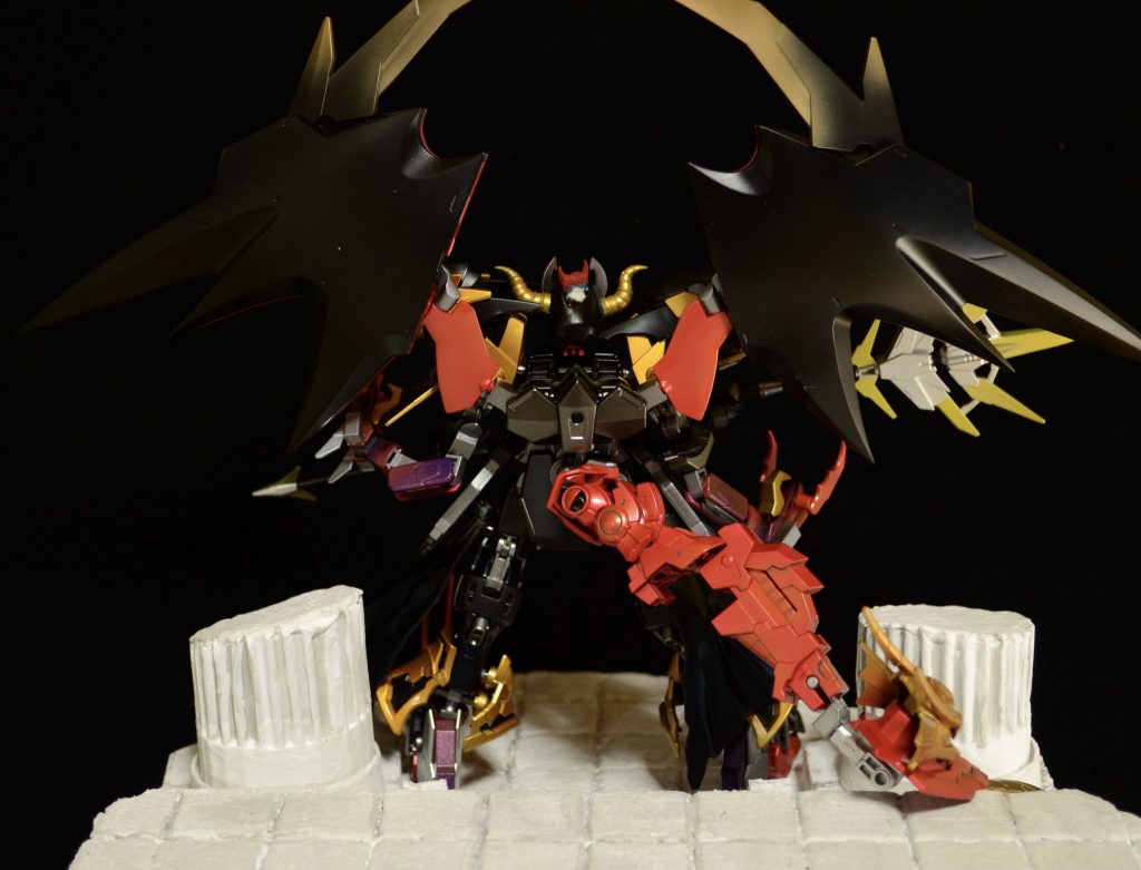 背部より。ブラックドラゴンといえば赤い尻尾ですが、ヴァルキランダーを使用しています。