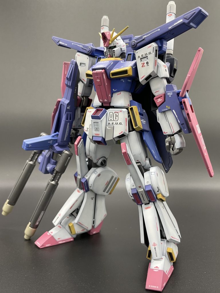 宇宙世紀のガンダムは無骨なイメージで作りたいので久しぶりの黒立ち上げです。塗装の為の後はめ加工以外は無改造です。