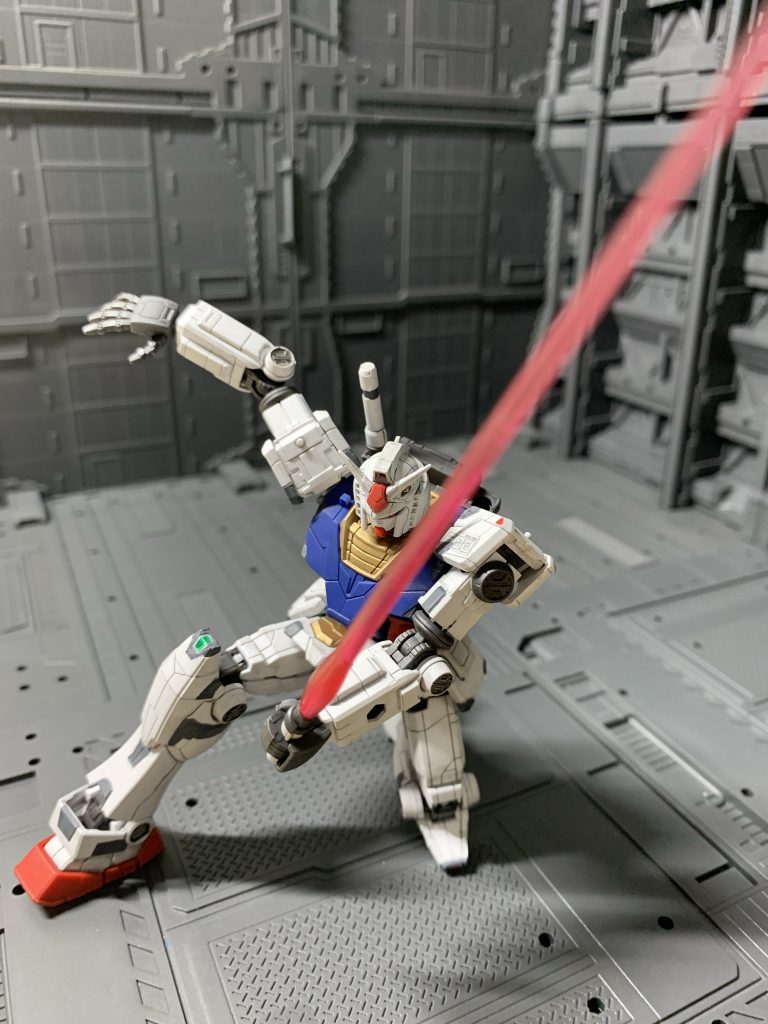 ザクを一刀両断したあとのイメージで。