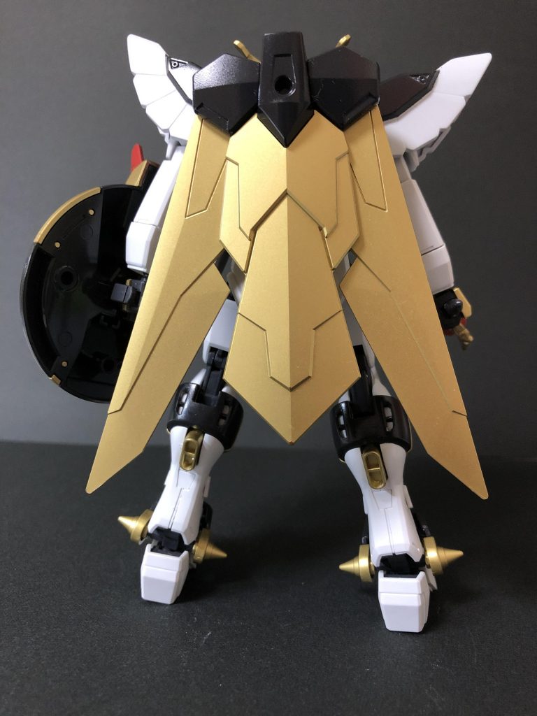 リアビューはこんな感じ。下手っぴな自分にしてはウイングがとても綺麗に塗れました。