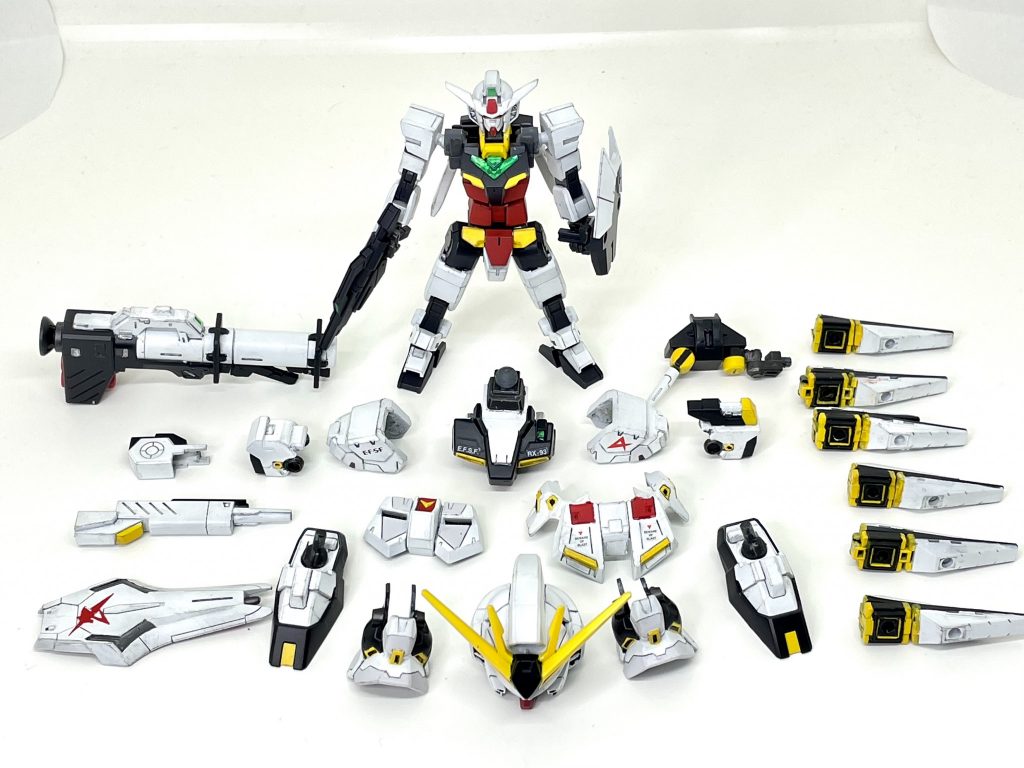 展開図です。今回はSDνガンダムの脚部を取り付け方法に悩み、やむを得ずコアガンダムの太腿の装甲を上下に分割して、SD化するときは下側を外すようにしました。