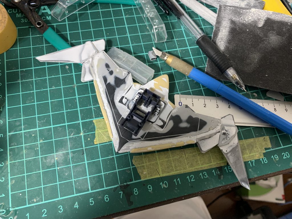 ヴィートルーウェポンズのバックパック接続用パーツを使い、合体可能にして終わりです。肩パーツにはグレイズアインの物を使っているのですが写真をとっていなかったので割愛。その他細かい修正を行い塗装して完成としました。長々と閲覧ありがとうございました。また機会がありましたら、他の作品でお会いしましょう。それでは(^_^)ノ