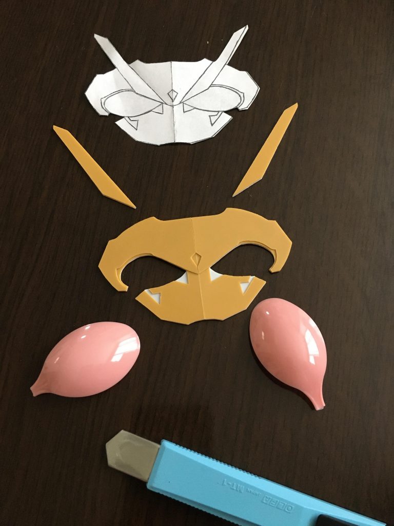 目はいつも通りスプーン