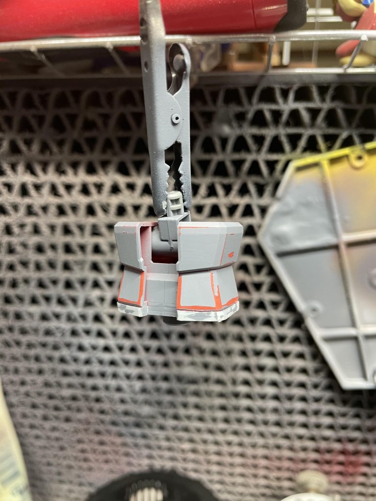 腹部はバランス的にずんぐりなイメージだったのでプラ板で延長しました 