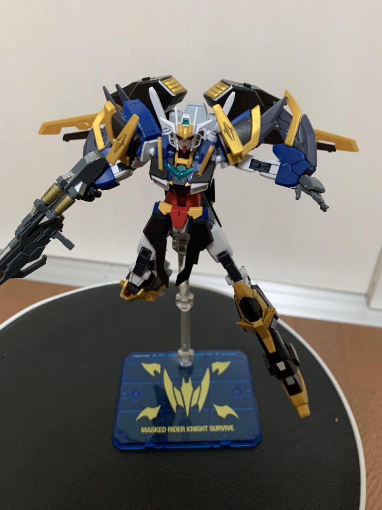 コアガンダム(アースリィ)、シュバルツリッター、メルクワンアーマーがベースです。