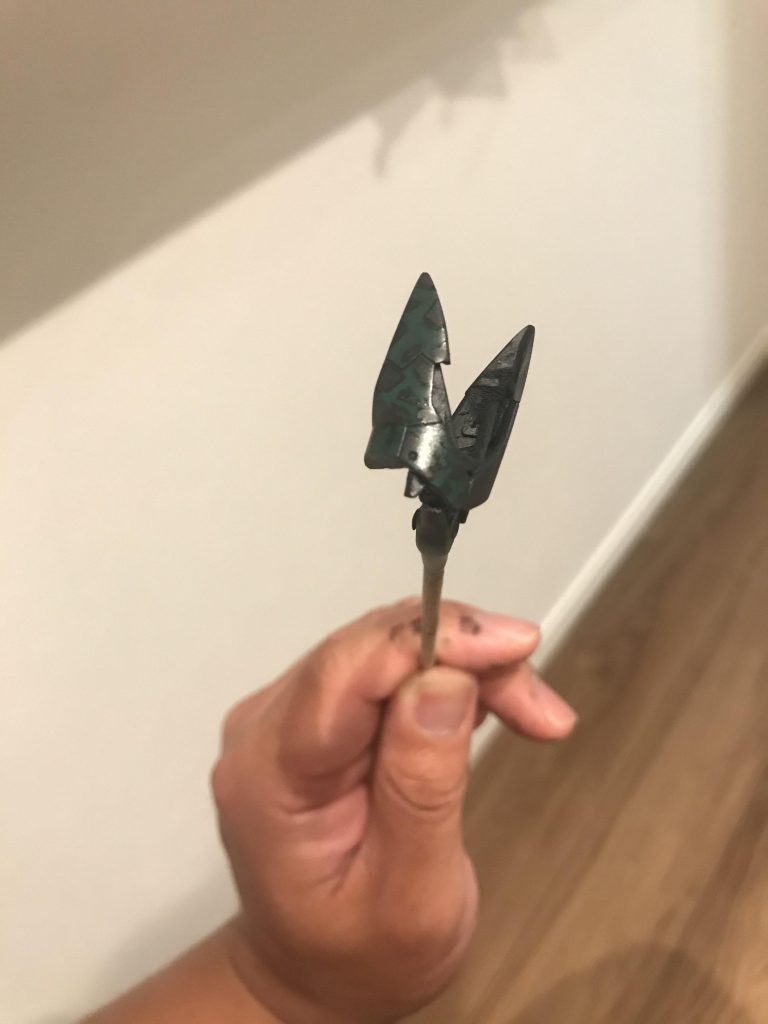 今回の一番の難所が黒のまだら模様でした。エアブラシの細吹きをしようかと思いましたが、そんな力量はないとあきらめざるを得ませんでした。そこで、林哲平さんの水性塗料のマジックリン落としを試すことに。