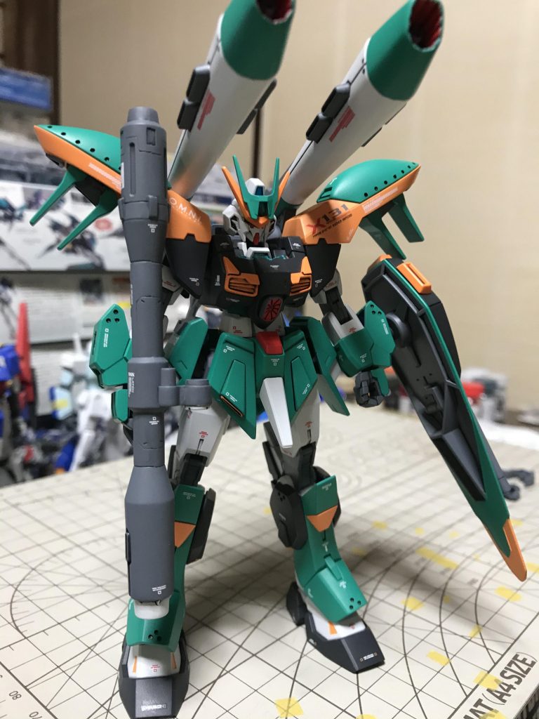 スミ入れに黒を使ったのが大失敗。異様にモールドが煩くて凹みまくり。