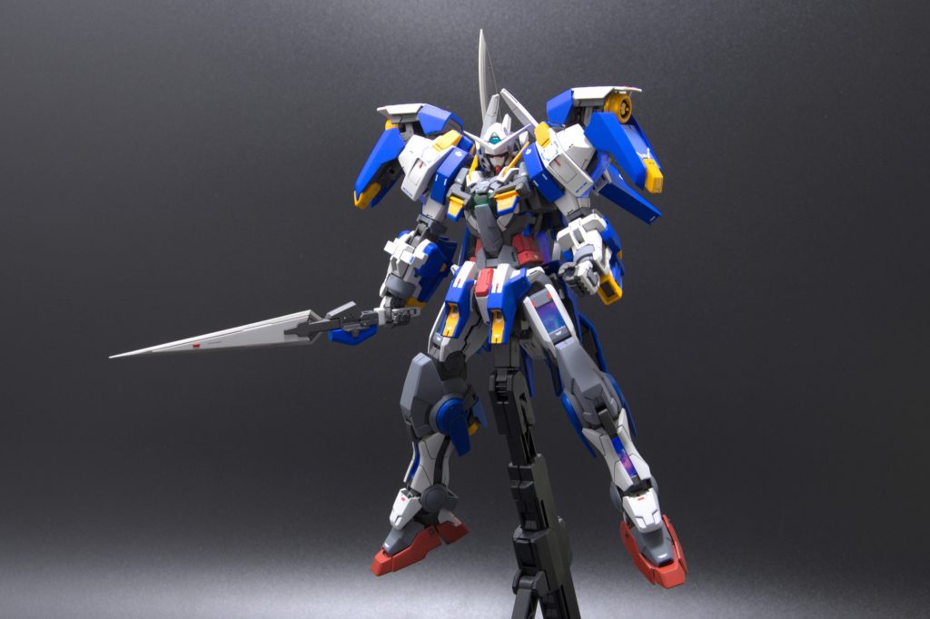 『ダッシュ』たる脚部の増加パーツは簡単に外せるので『アヴァランチエクシア』形態への換装は容易。