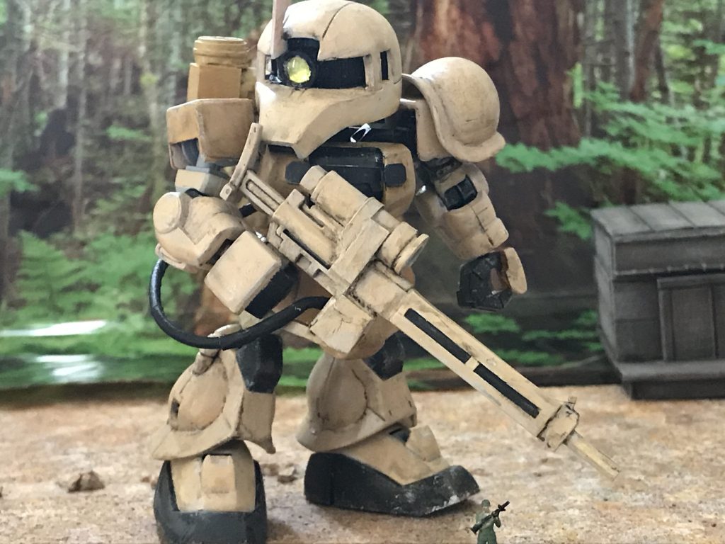 今回最大の見せ場スナイパーライフルは、ザクマシンガンの銃身を切り取り、ジャンクパーツにプラ板を貼り付けて作りました。