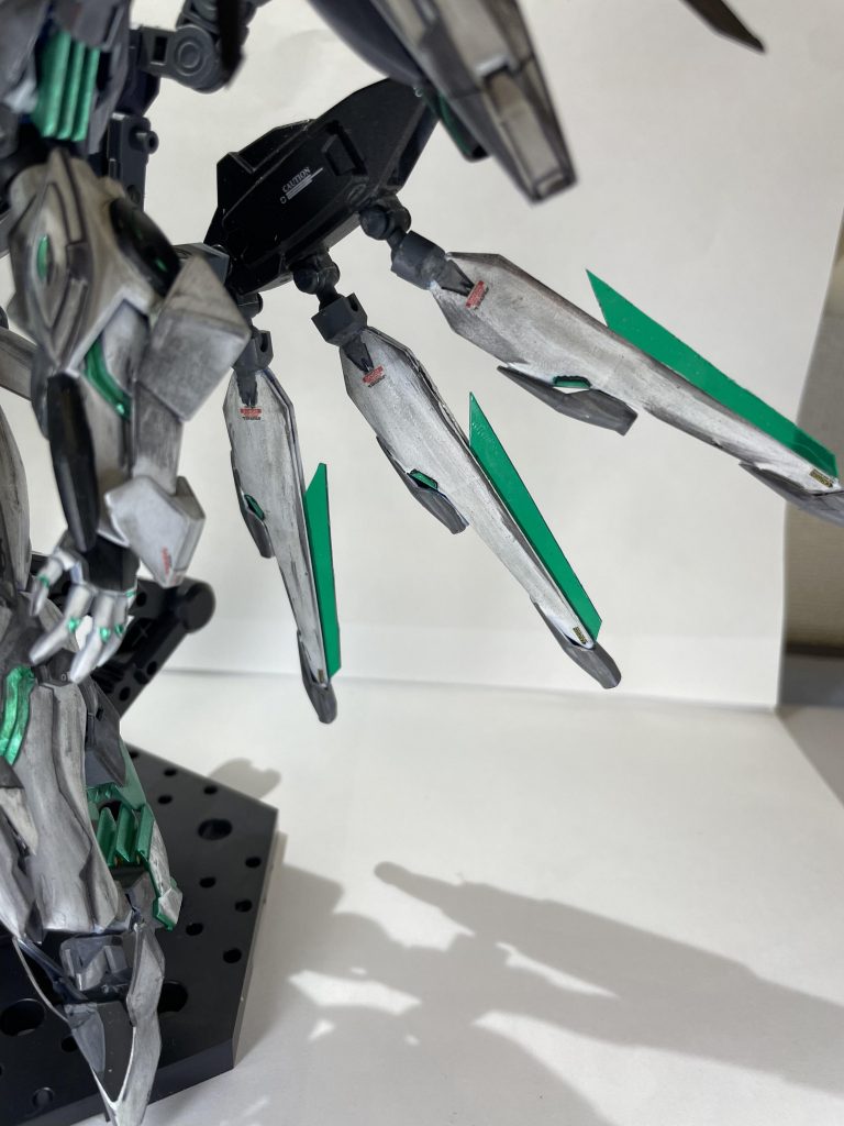 特殊兵装     GNドラグーンtype-αのアストラルビットを踏襲した兵装。オールレンジ攻撃の手段の他にもスラスターの役割を果たしているため本機にとって重要な武装となっている。