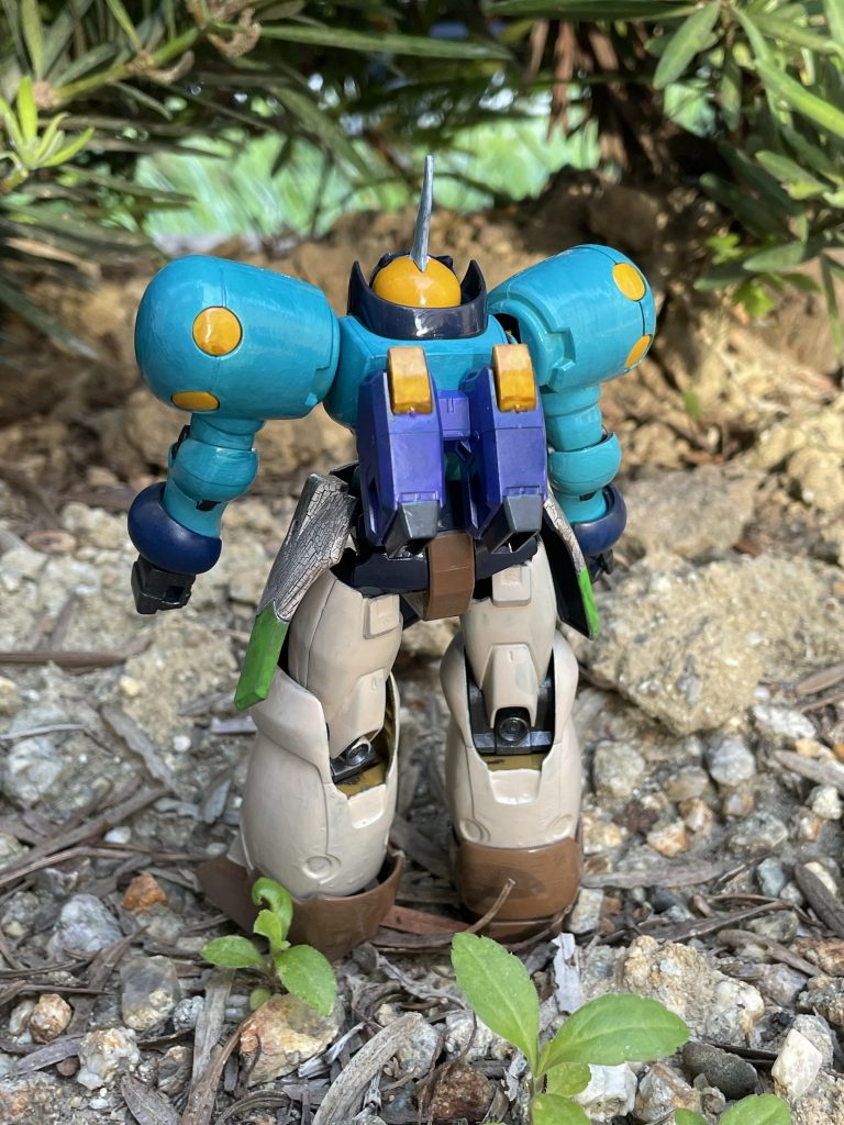 フロントブースターは復活を果たしたマサキから、これまでの和解とこれからの共闘の証しとして提供されたもの。これにより機動力だけは戦闘用MSにも引けを取らない速さを実現…専ら、移動手段として重宝されているが。