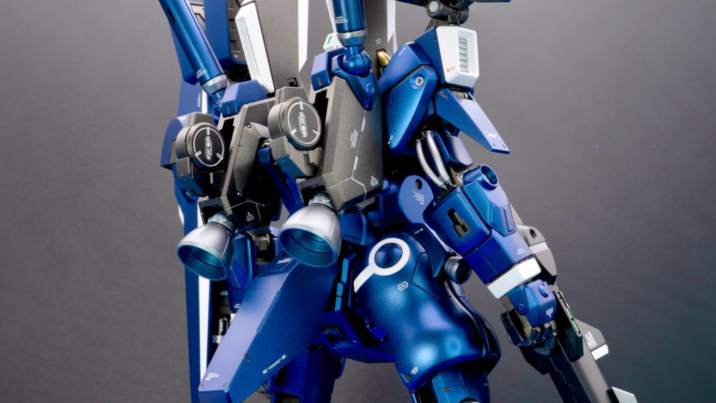 パールの上からクリアーブルーで色の濃さを調整してます。