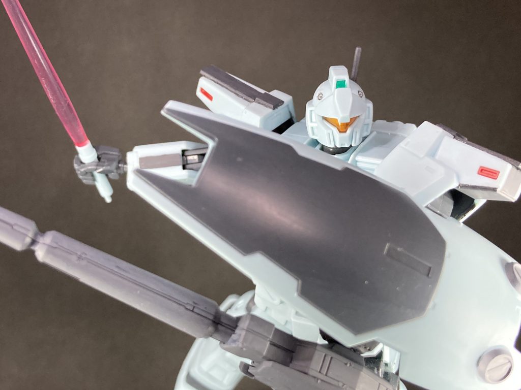 サブ武装。ビームサーベル。言わずと知れた汎用武器。元キットのままの為一本のみの携行。