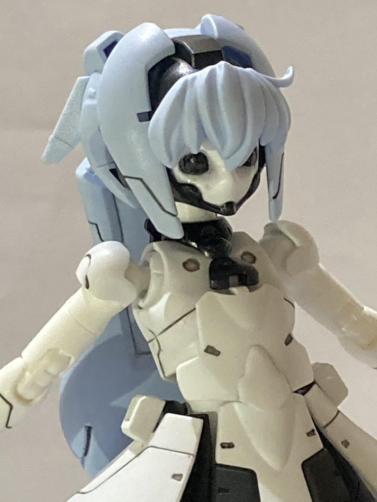 GBNを破壊していくリクを見て涙を流すサラをイメージして目にクリアジェルをつけました。