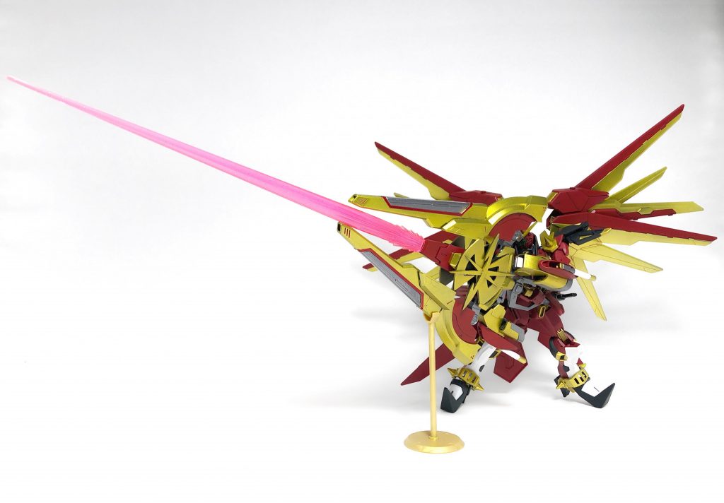 ◆ザフトニングソード/ハイパーサーベル◆ソードを展開し巨大なビーム刃を形成した状態。全てを込めた魂の斬撃に慈悲はない…