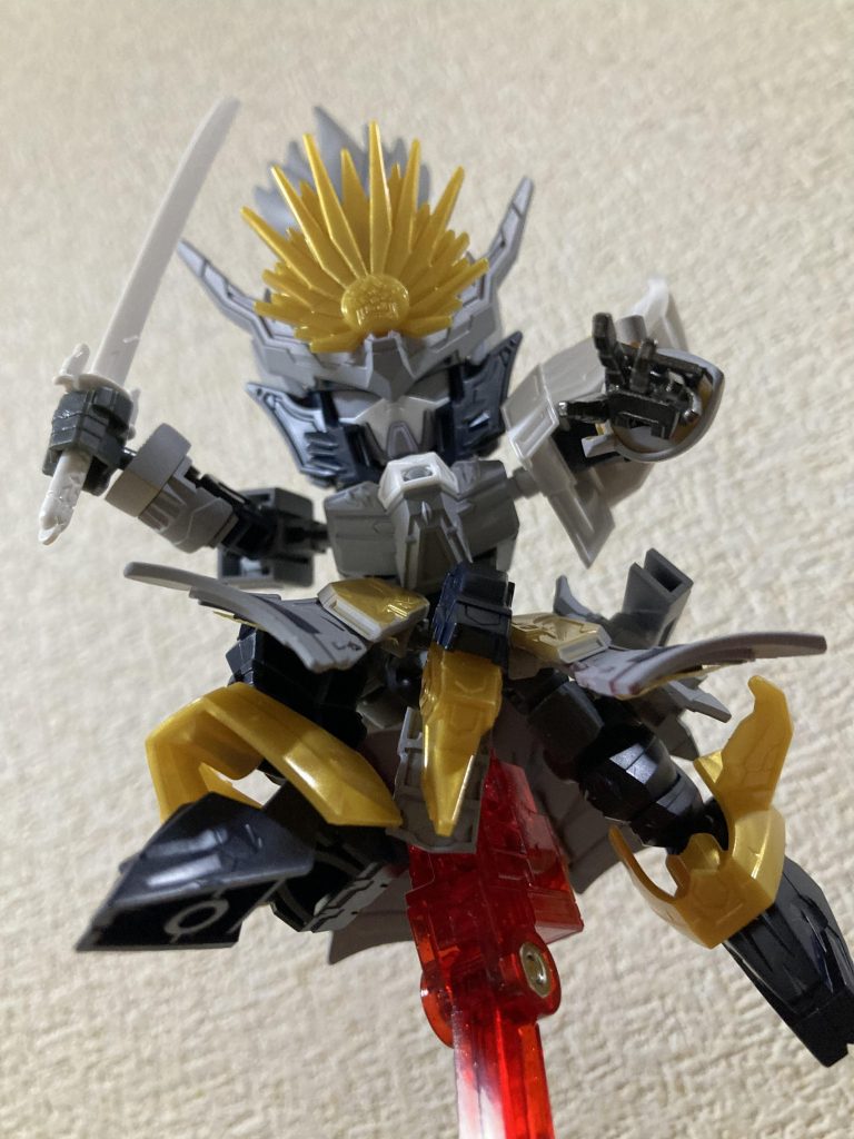 これまで自身のSD製作において可動範囲改修にそこまで注力した経験がありませんでしたが、今回先駆者モデラーの方々が考案・公開されている技術を大いに参考にさせて頂き、かなり動きの付く信長を作る事が出来ました。大変勉強になりました。先達の叡智に心から感謝と敬意を表させて頂きます。